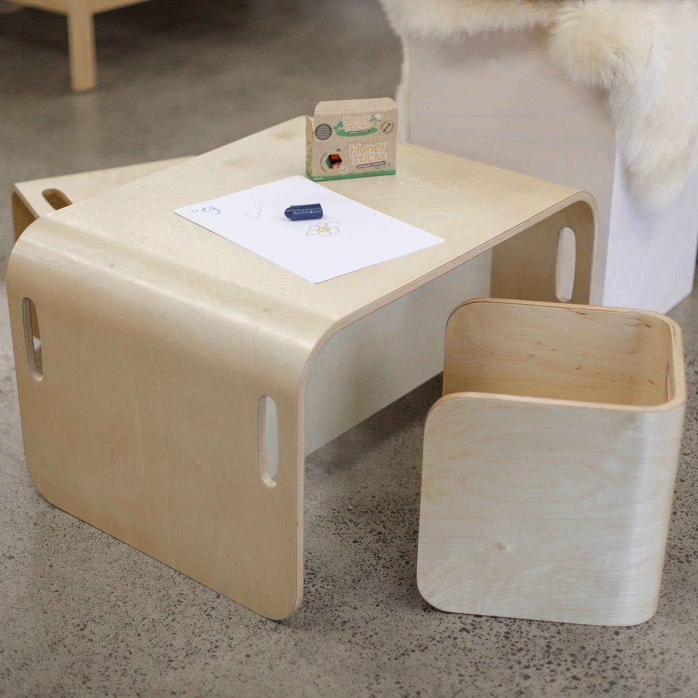 Ohbubs Kids Table and Chairs