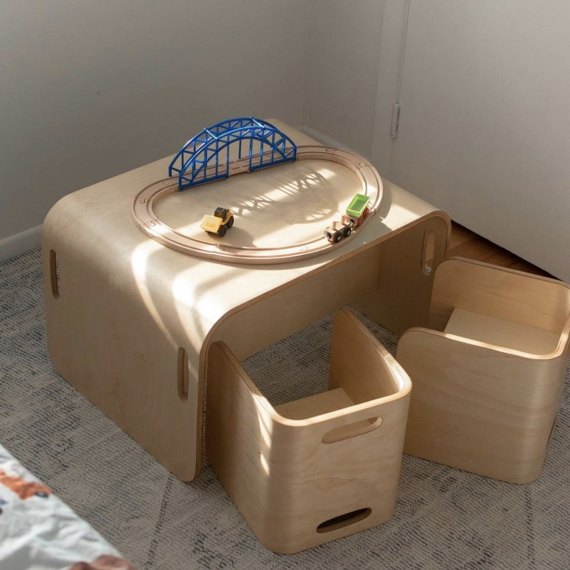 Ohbubs Kids Table and Chairs